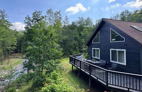 Serene Retreat on a Stream - Photo 16