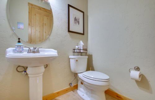 Quiet Waterfront Escape with Hot Tub and Beach Access! - Foto 11