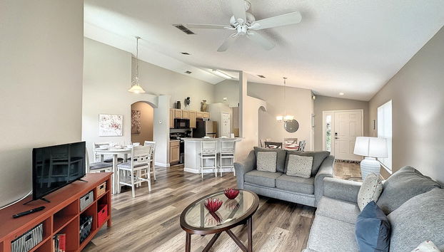 Four Bed Three Bath in a gated community with pool - Foto 2, Habitación