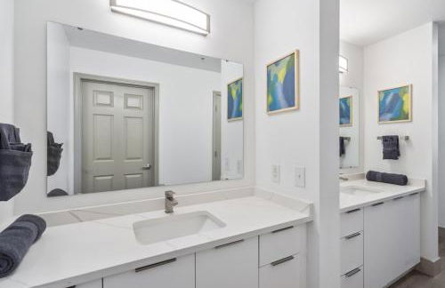 Bright Uptown Bliss - Free Parking, Walkable, Views - Foto 22