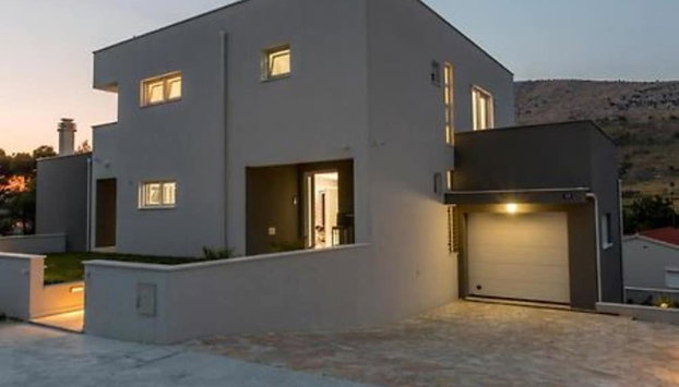 Luxury villa with a swimming pool Tugare, Omis - 20067 - Foto 2, Profilbild