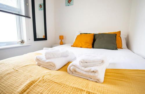 Seaside Home with Parking Near Tolcarne Beach - Foto 13