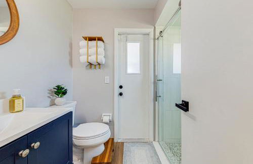 Beautiful home, centrally located to Parks with Pool - Foto 20