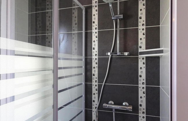 Modern Semi-detached House With Terrace - Photo 7