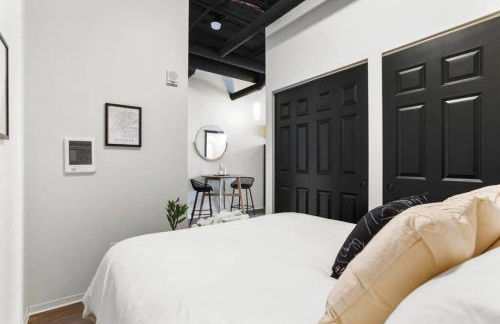 Spacious Modern Loft with Downtown Views and WiFi - Foto 8