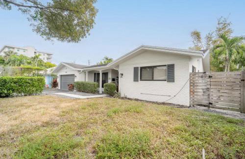 Resort Style Backyard Heated Pool Hot Tub Fire Pit - Foto 51