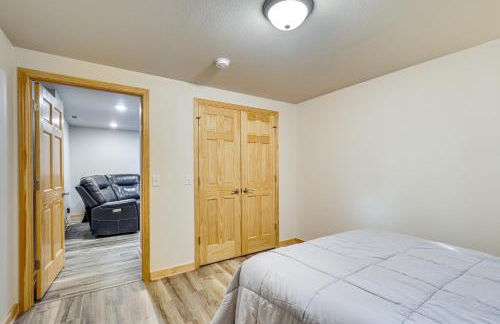 half Mi to Dtwn Pierre Family Home with Patio - Foto 24