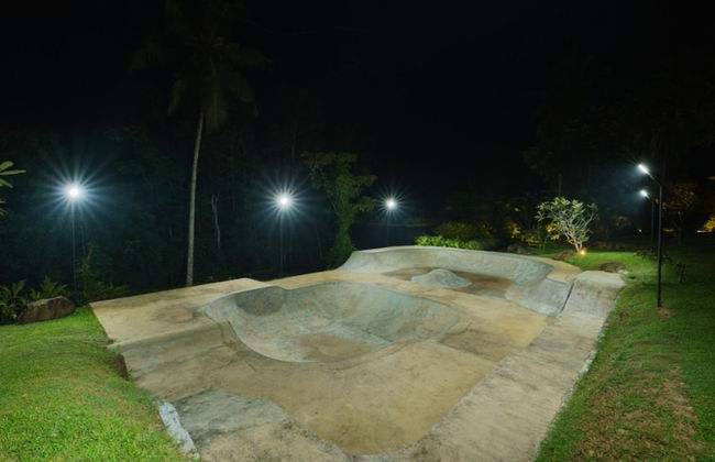 Cool and Contemporary Hilltop Villa With Ocean Views - Photo 11