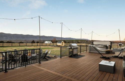 Luxe, Mountain VIEWS, Sauna, HotTub, Pups - Foto 38