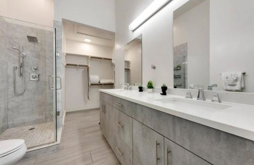 Modern 2BR I Gym I Parking I Workspace - Foto 9