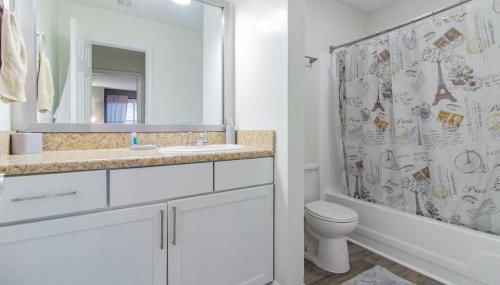 Vinings Vista Your Serene Escape in Georgia - Foto 4, Shower