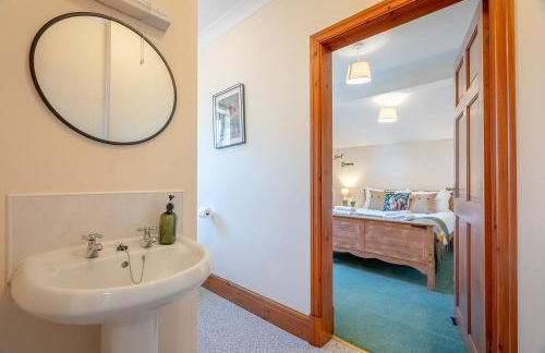 Pendle View Gatehouse Lakeside Stay - Photo 10