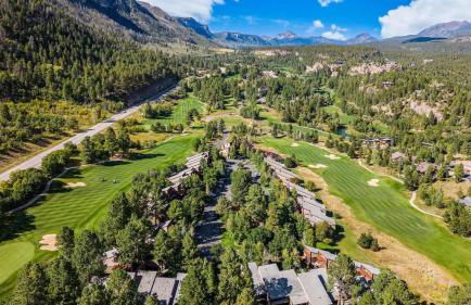 #1Condo Glacier Resort Pool Golf HotTub Sauna Gym - Foto 35