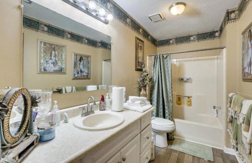 Pool and Large Covered Patio! Decatur Family Getaway - Foto 19