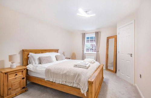 The Roost Group - 8-Bed Home, 5 Mins to M25&A13 - Foto 13