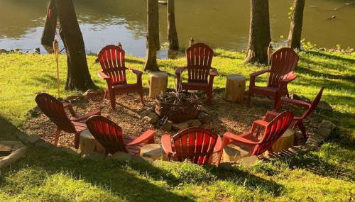 Beautiful Waterfront with Dock Firepit Hot tub - Foto 4