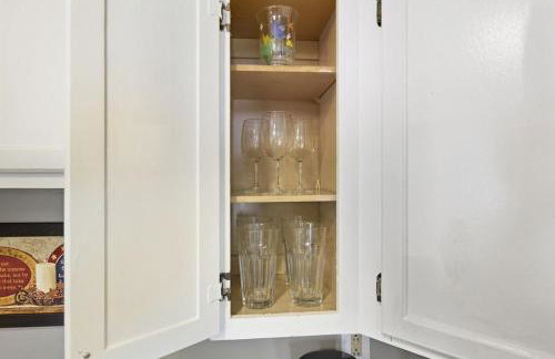 Next Stop! Comfort! 3 BR Near Amtrak Station! - Foto 22