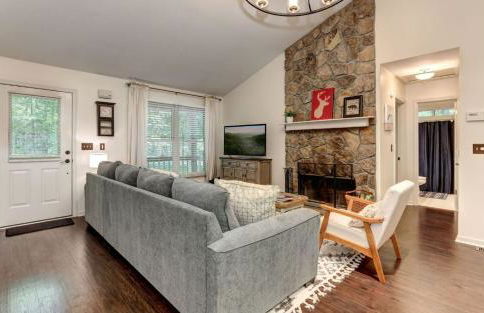 Deer View Retreat - Ramp to Home Wood-Burning Fireplace Netflix Ping Pong - Foto 6