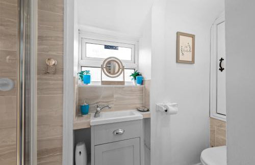 Charming 2-BR Cottage in Stonehouse with Courtyard Garden and Log Fire - Foto 34