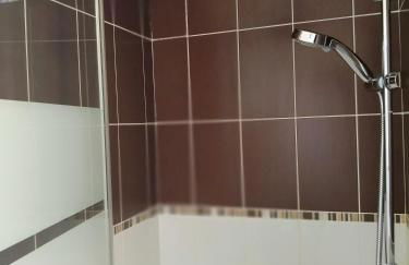 Maison avec jardin, calme et ensoleillée à 2 minutes du centre-ville - Photo 9