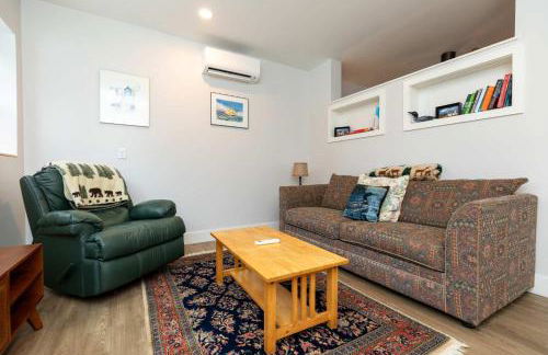 Modern Woodland Escape w Wshr dryer and Large Yard - Foto 11