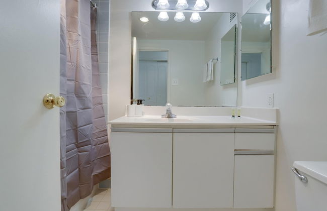 Stylish Comfort Condo in Crystal City - Photo 26