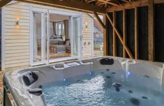 Cosy Studio Cabin with Optional Hot Tub Lilliput near Sandbanks beach - Photo 1