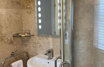 Lodge with Jacuzzi Hot Tub at The Waun Wyllt - Foto 9