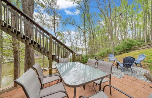Treetop & Waterfront! Hot Tub, Kayaks, Game Room - Foto 12