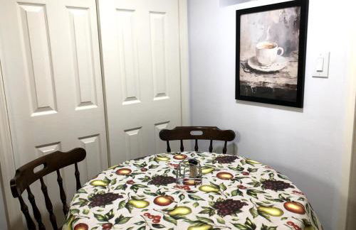 Beautiful 2 Bedroom Suite - Foto 37