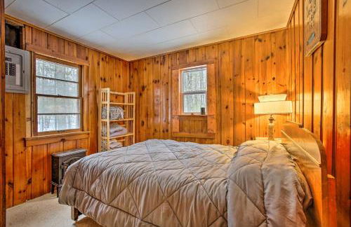 Remote Michigan Retreat on 10 Acres with Grill! - Foto 12