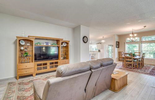 Waterfront Shady Cove Home with Fishing Deck! - Foto 5