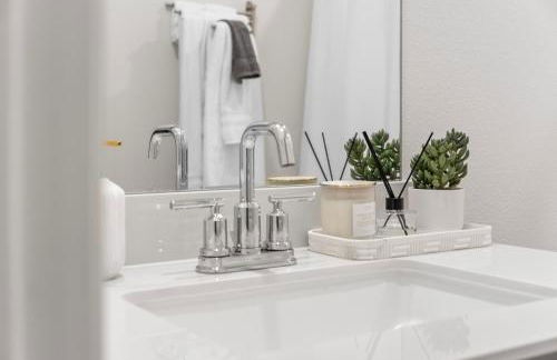 Luxurious 4-Bed Home with Pool Table & Nearby Pool - Foto 26