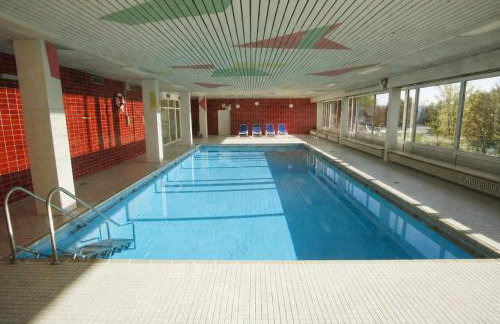 Helle FeWo am Waldrand - mit Balkon, Pool, Sauna & Freizeitgelände - Foto 4