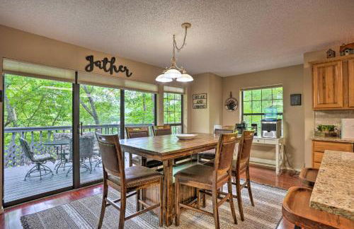 Beaver Lake Retreat with Deck and Private Hot Tub - Foto 7