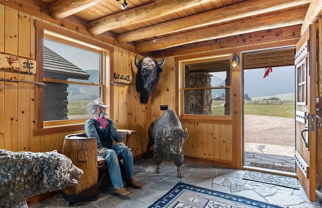 NEW! Elk Refuge Safari Chalet with Teton Views! - Foto 24