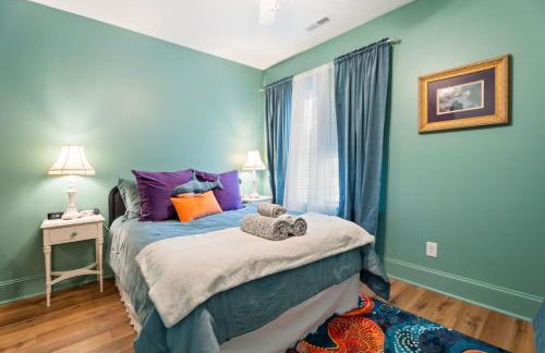 4BR Themed Stay Suite Near NC State Downtown Sleeps 10 - Foto 36