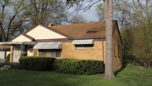 Beautiful, Cozy Stay in Oak Park, Queen Bedroom, Work Setup & Backyard Grill - Foto 4