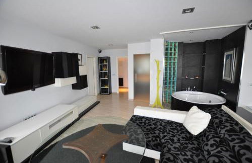 Black and White Suitte "Marques" - Foto 10