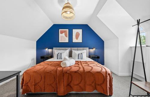 Spacious 6-bedroom house - 3 parking spaces - Superfast Wi-Fi - Close to M5 - Long-stay rates! - Foto 27