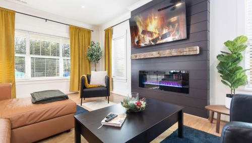 Bancroft Bungalow - Hot Tub, Fire Pit - Near Uptown - Foto 1