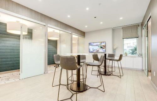 Stylish 2BR Haven - Minutes from DC & Airport - Foto 47