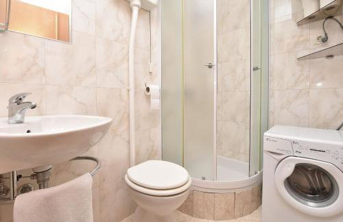 Apartment Mate - Photo 15