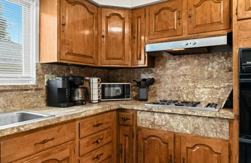 Charming Home Near Target and Parks 2 Bathrooms - Foto 29