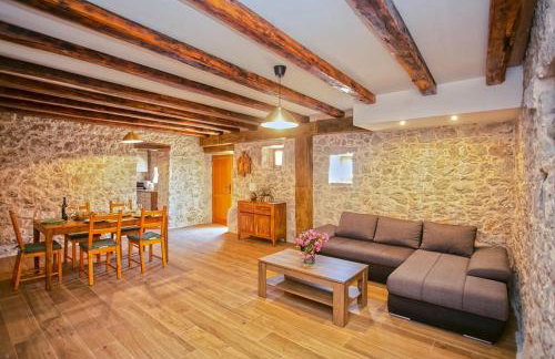 Heritage House Vrime - stone house with heated pool - Photo 26