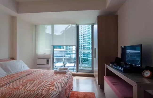 Santorini 1 Bedroom Condo at Azure Urban Residences - Foto 2