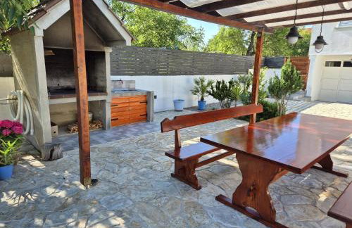 Family friendly house with a swimming pool Vrpolje, Sibenik - 24345 - Photo 13