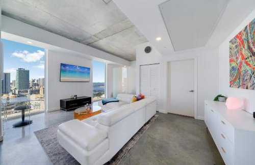 Vibrant Downtown Haven with Rooftop Pool & Parking - Foto 15