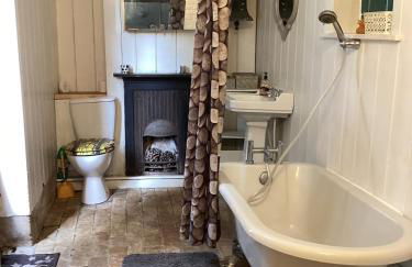 The Eclectic Coach House - Photo 11