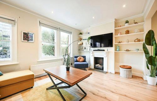 Modern 2BR Apartment for Contractors, Balcony & Fast Wi-Fi, W6 - Foto 48
